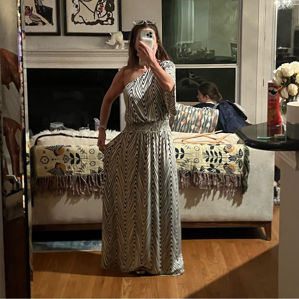 Black and white one shoulder dress